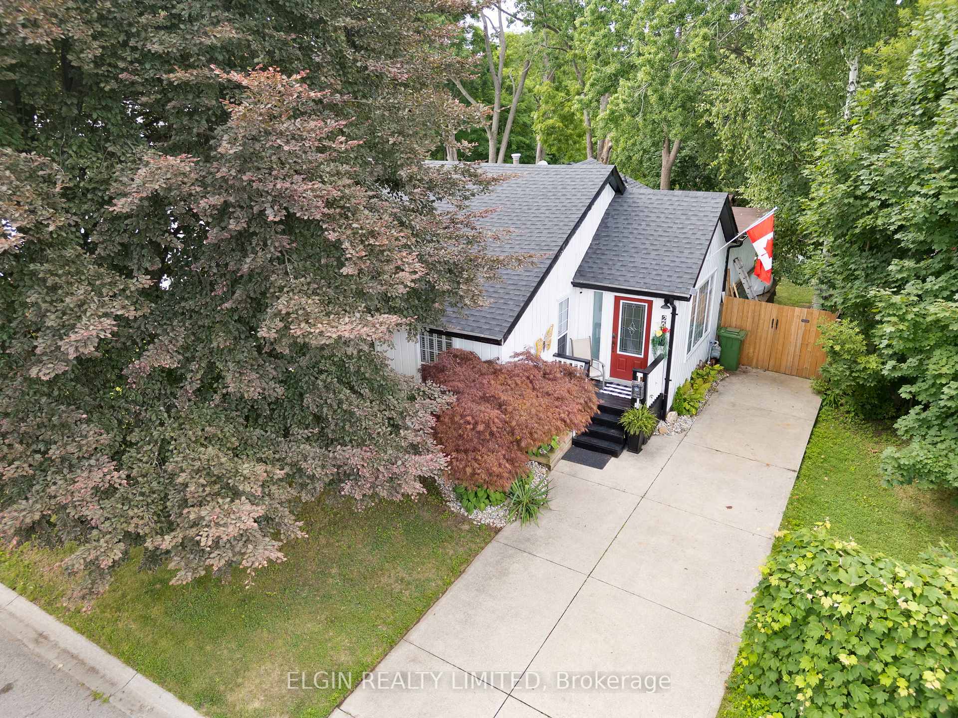 Photo 2 of 26 Oak Street, St. Thomas — HOMEH