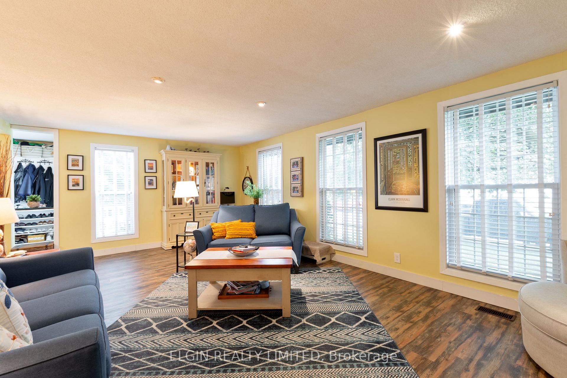 Photo 8 of 26 Oak Street, St. Thomas — HOMEH