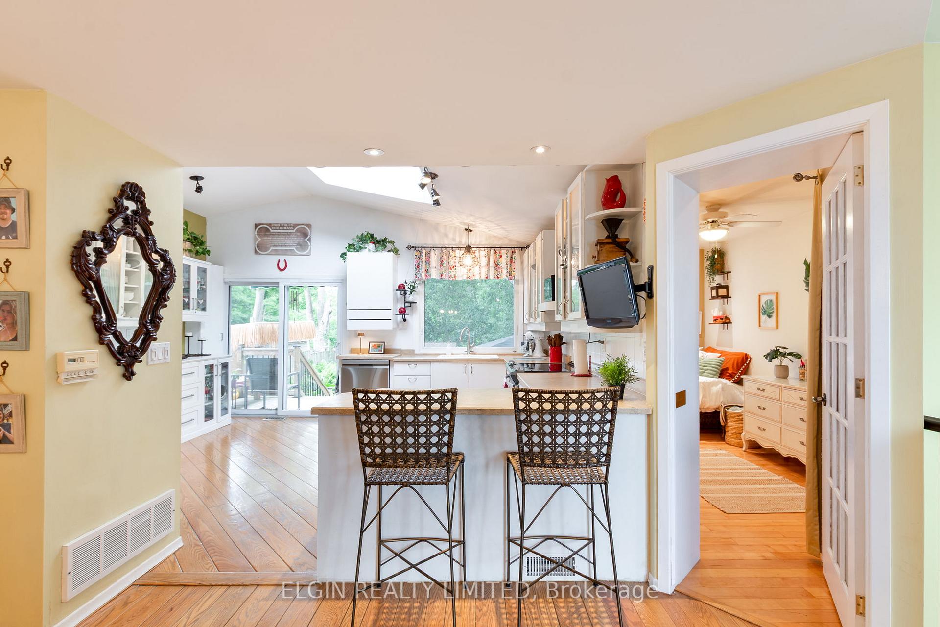 Photo 11 of 26 Oak Street, St. Thomas — HOMEH