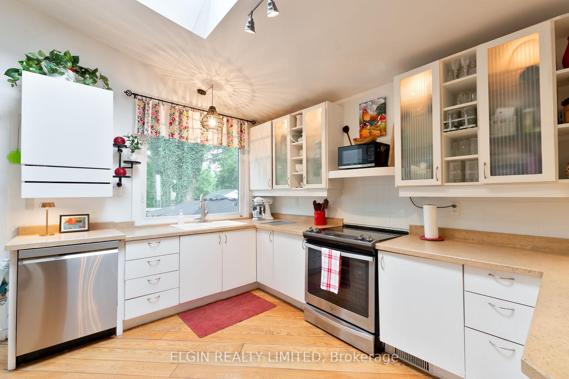 Photo 13 of 26 Oak Street, St. Thomas — HOMEH