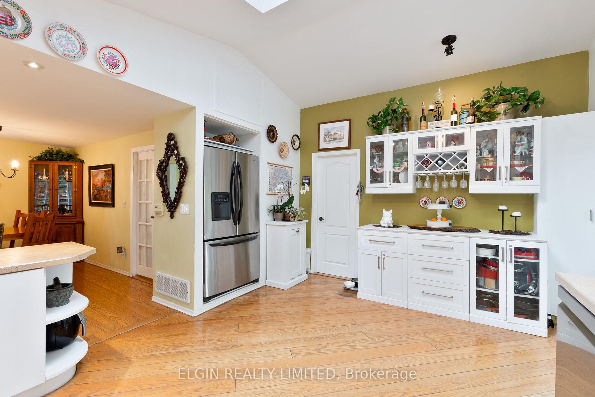 Photo 15 of 26 Oak Street, St. Thomas — HOMEH