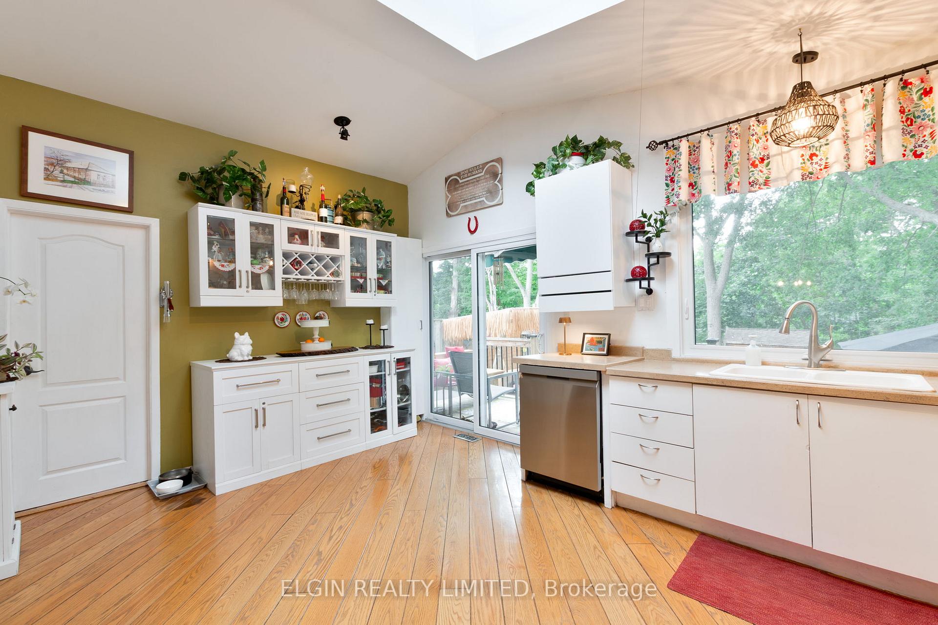Photo 16 of 26 Oak Street, St. Thomas — HOMEH