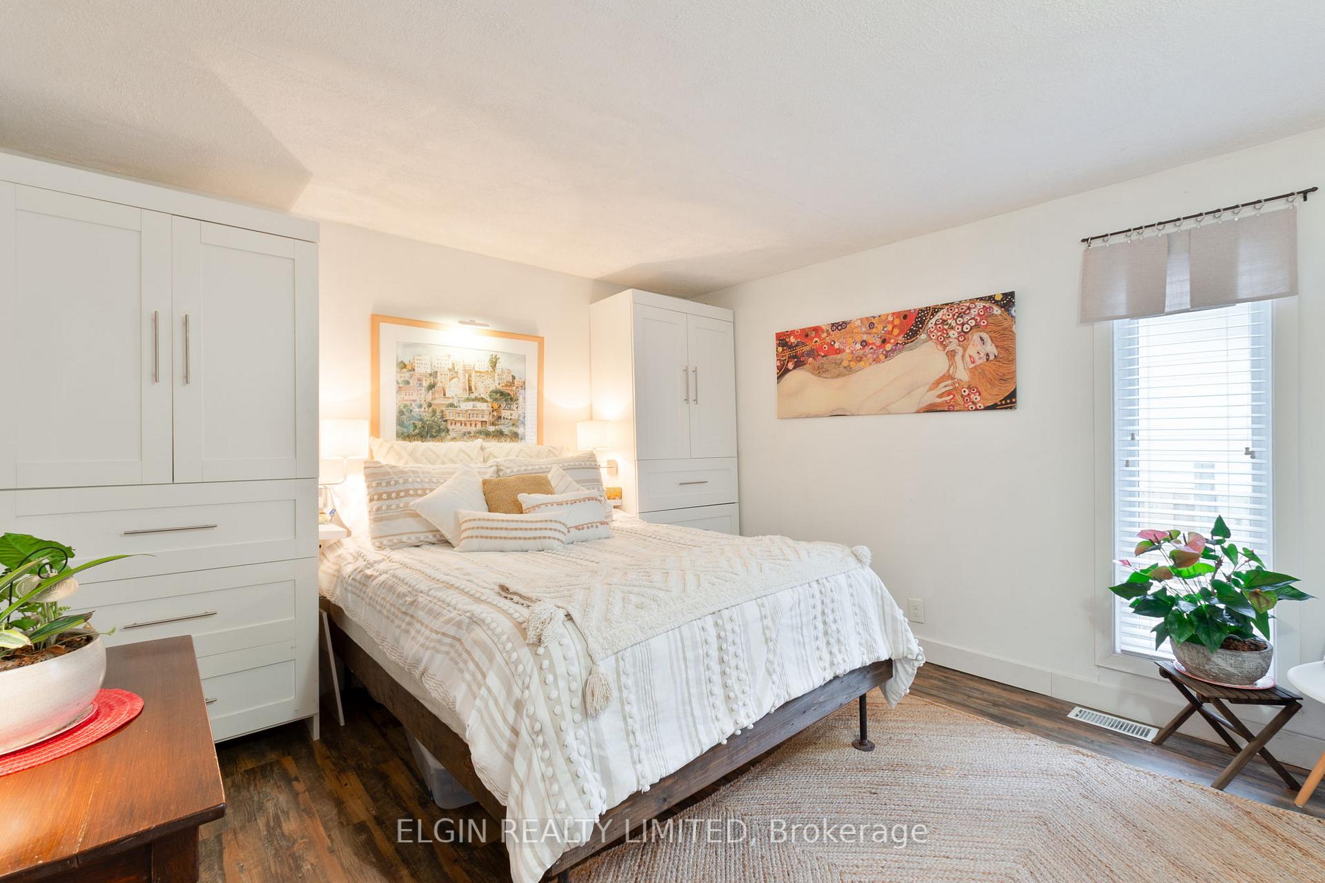 Photo 18 of 26 Oak Street, St. Thomas — HOMEH