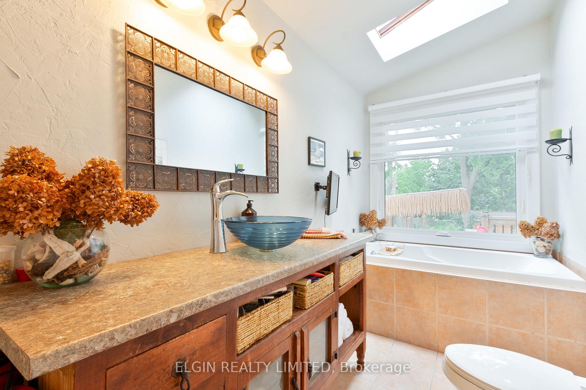 Photo 20 of 26 Oak Street, St. Thomas — HOMEH