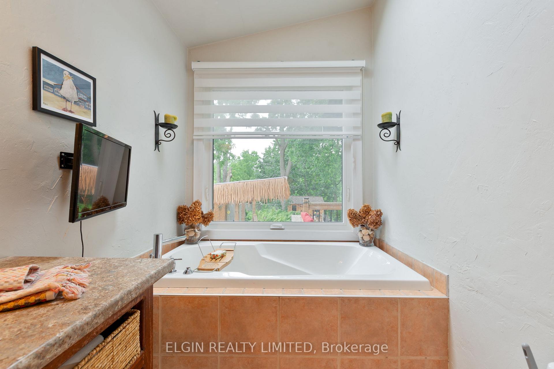 Photo 21 of 26 Oak Street, St. Thomas — HOMEH