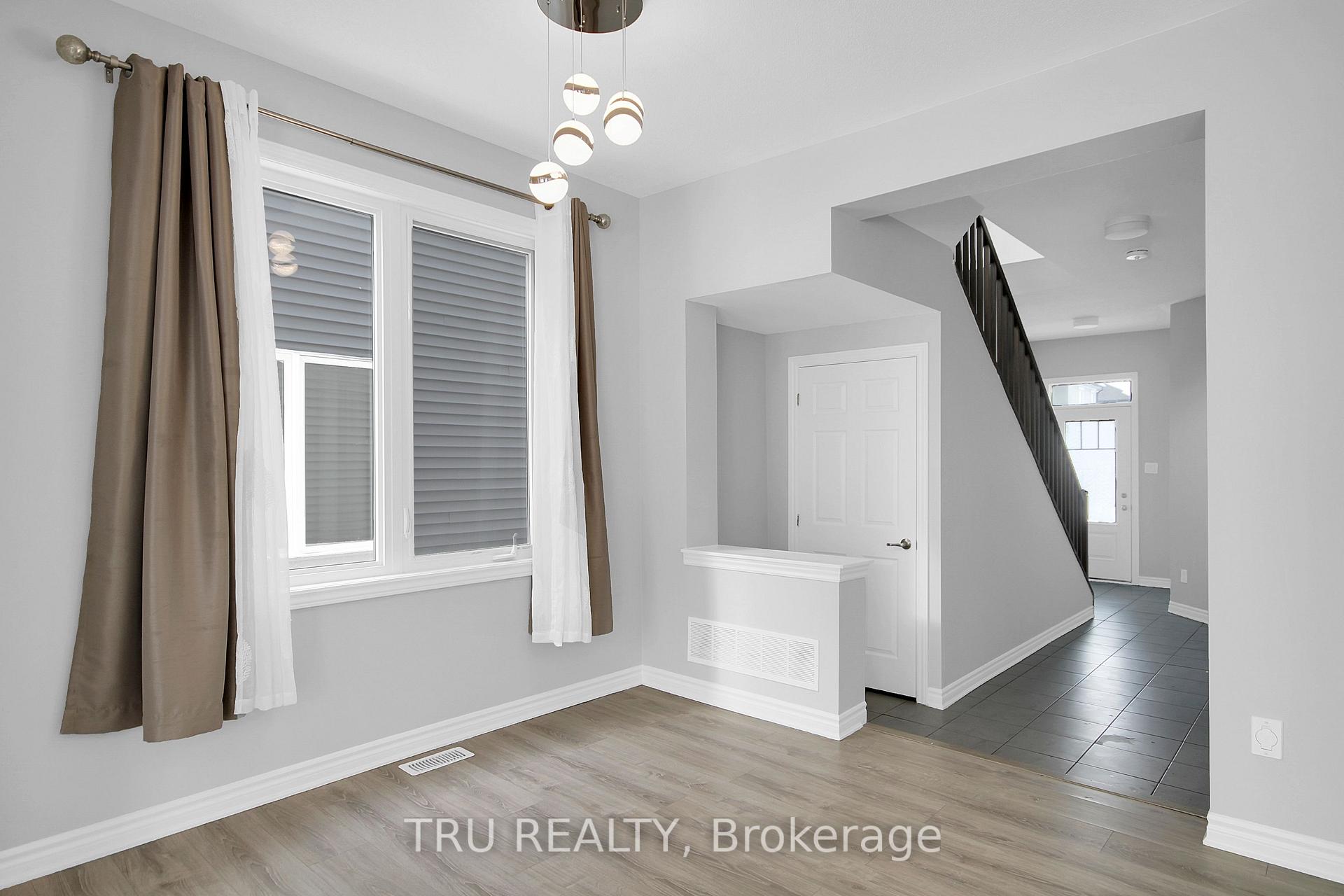 Photo 3 of 735 Derreen Avenue, Ottawa, Stittsville (North) — HOMEH