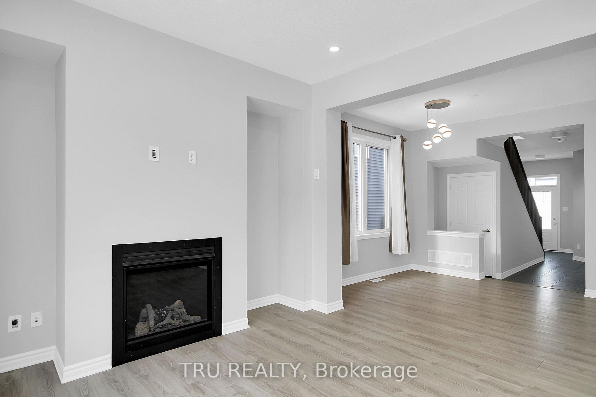 Photo 4 of 735 Derreen Avenue, Ottawa, Stittsville (North) — HOMEH