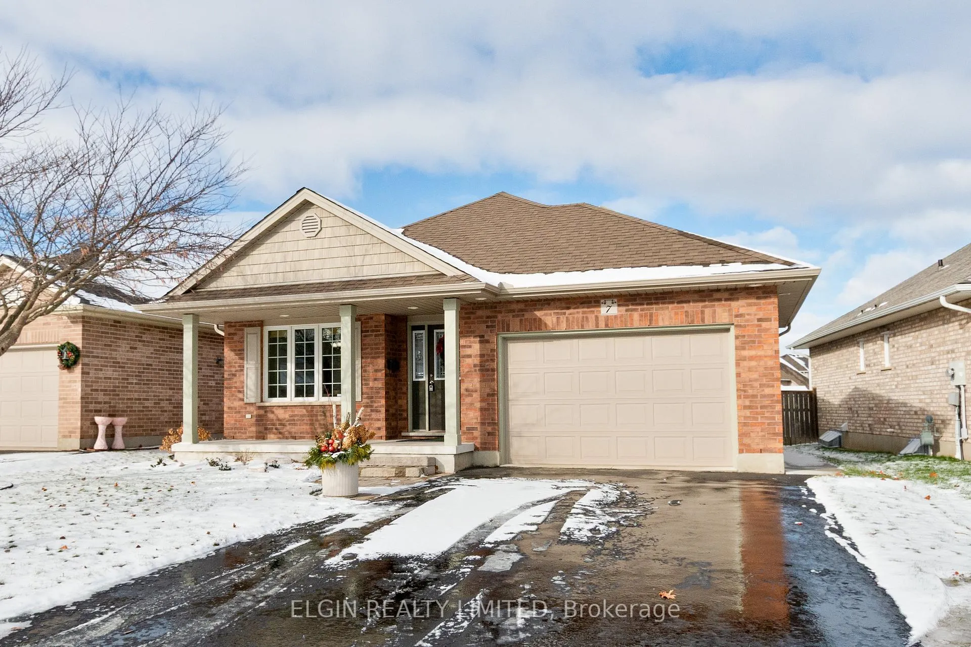 Photo 3 of 7 Circlewood Drive, St. Thomas — HOMEH