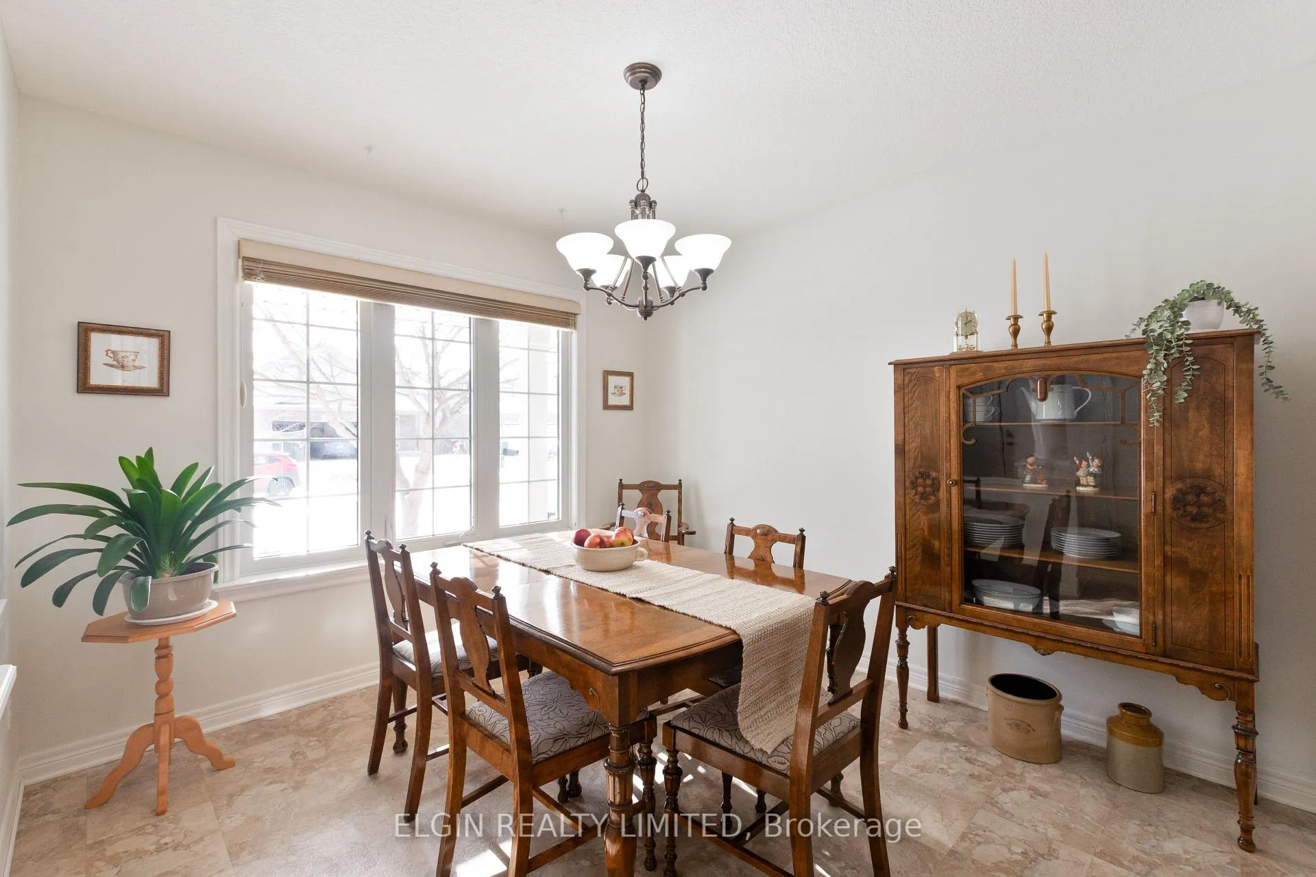 Photo 8 of 7 Circlewood Drive, St. Thomas — HOMEH