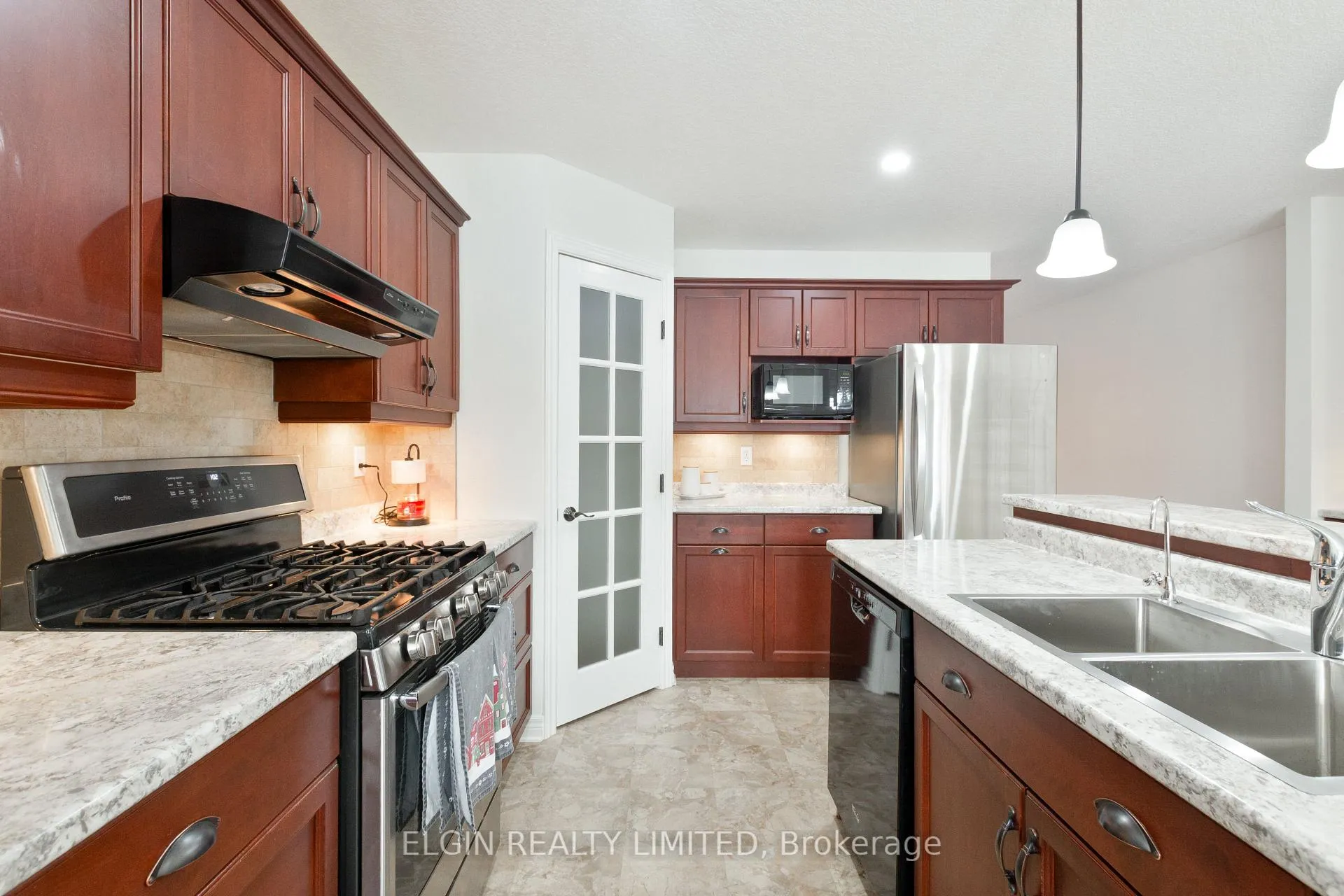 Photo 11 of 7 Circlewood Drive, St. Thomas — HOMEH