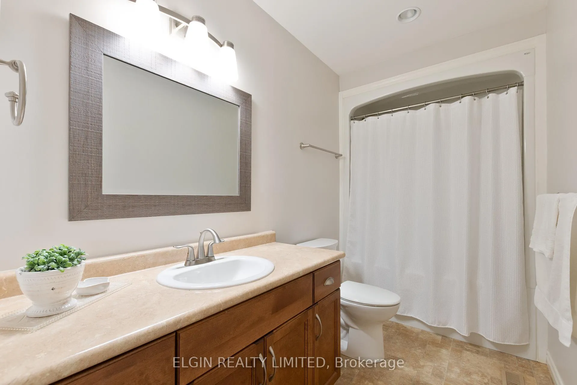 Photo 34 of 7 Circlewood Drive, St. Thomas — HOMEH
