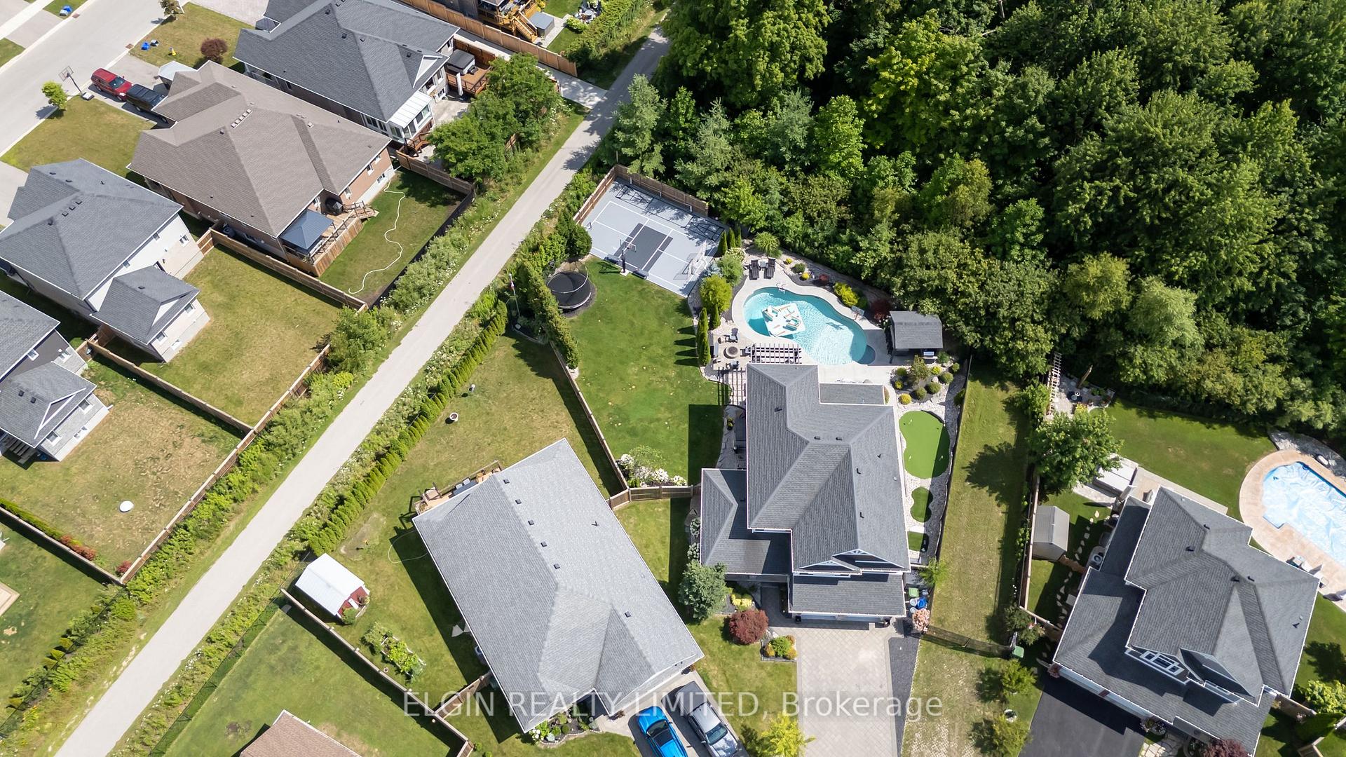 Photo 3 of 47 Bridle Path Road, St. Thomas — HOMEH