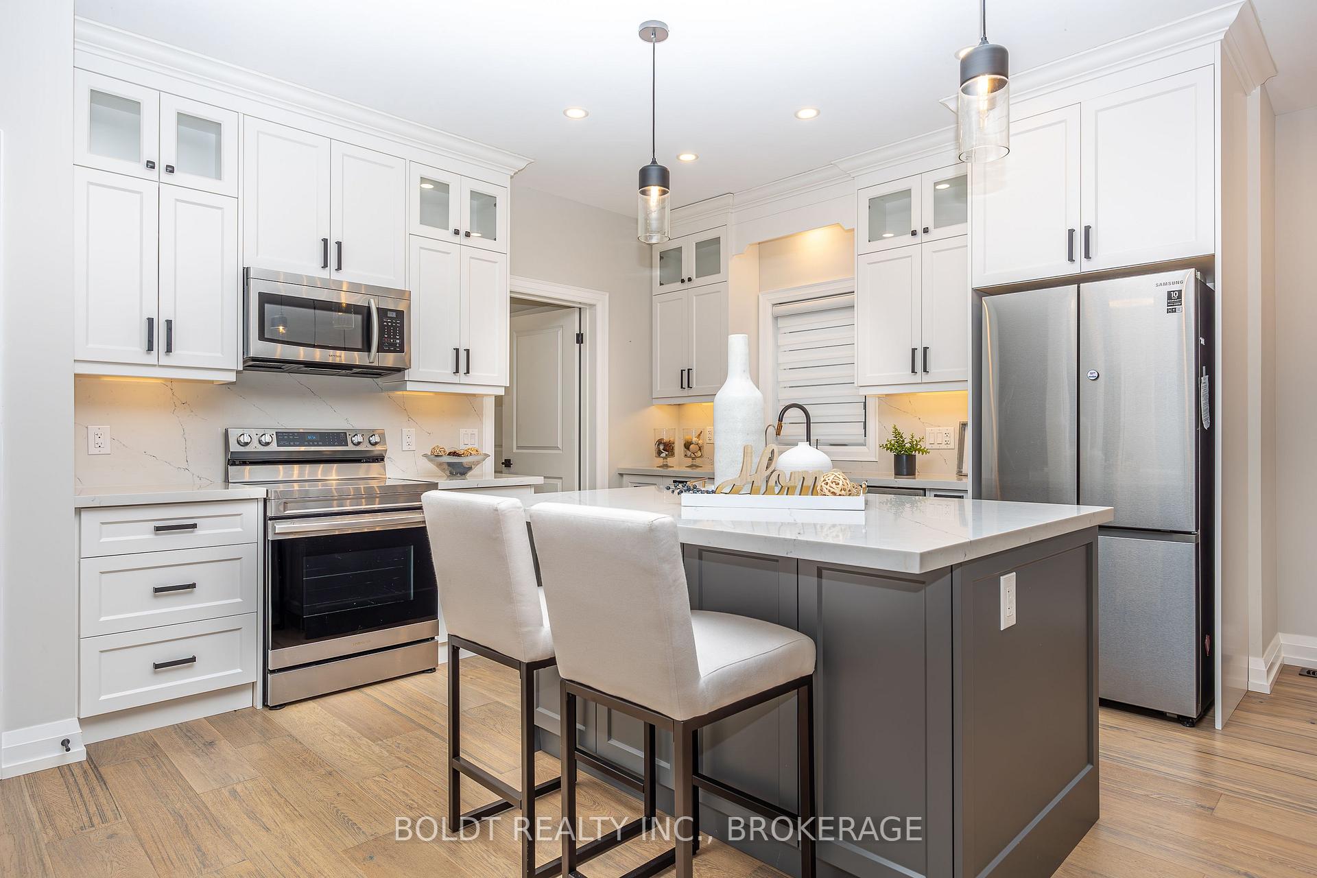 Photo 3 of 47 Roland Street, St. Catharines, Western Hill — HOMEH