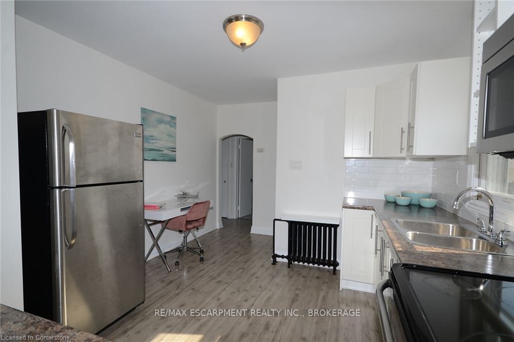 Photo 7 of 22 Brighton Avenue, St. Catharines, Facer — HOMEH