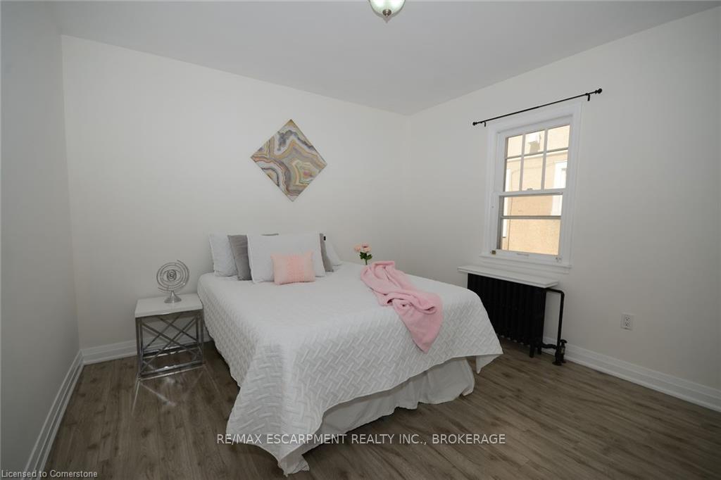 Photo 10 of 22 Brighton Avenue, St. Catharines, Facer — HOMEH