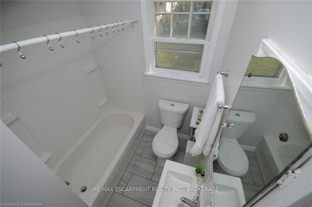 Photo 12 of 22 Brighton Avenue, St. Catharines, Facer — HOMEH