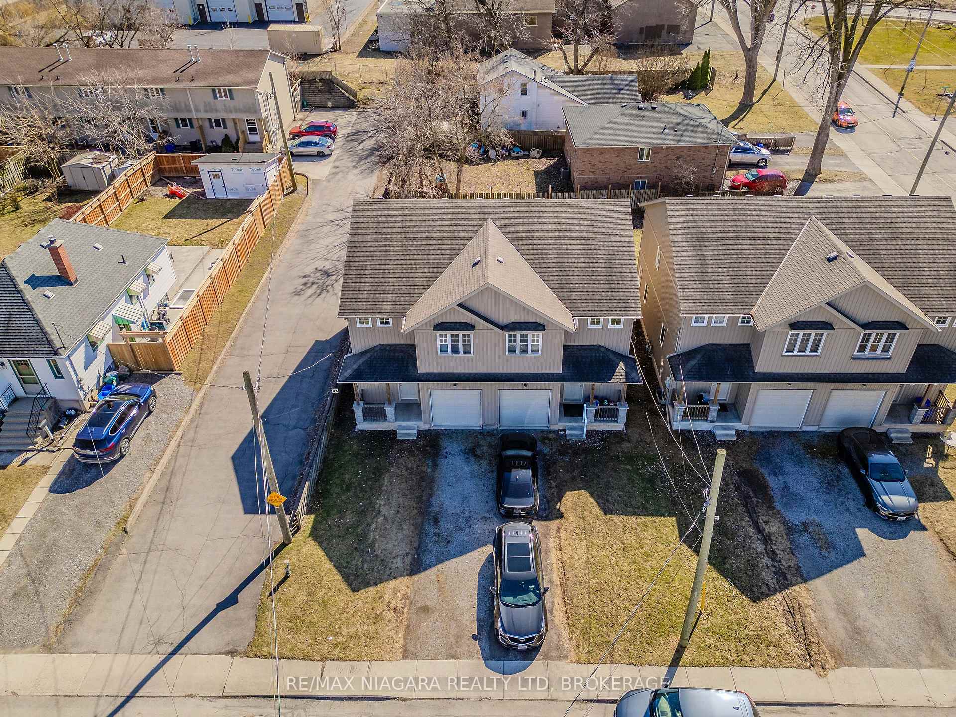 Photo 7 of 33B Pinecrest Avenue, St. Catharines, Burleigh Hill — HOMEH