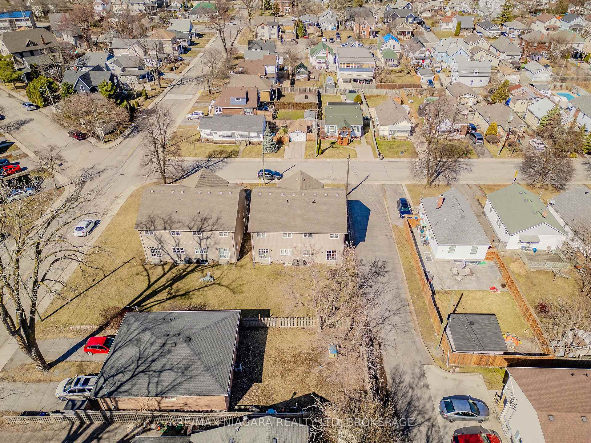 Photo 10 of 33B Pinecrest Avenue, St. Catharines, Burleigh Hill — HOMEH