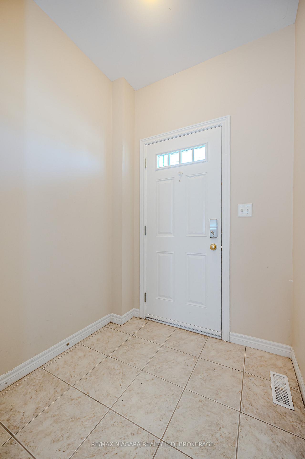 Photo 11 of 33B Pinecrest Avenue, St. Catharines, Burleigh Hill — HOMEH