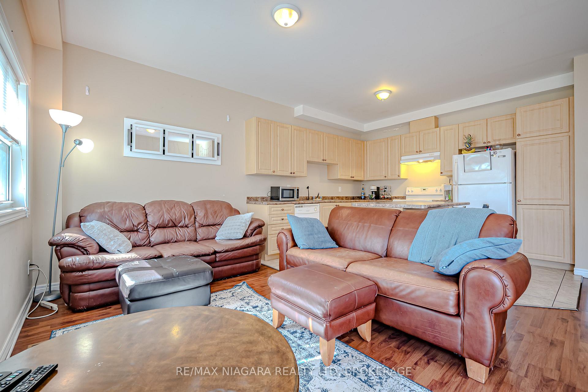 Photo 14 of 33B Pinecrest Avenue, St. Catharines, Burleigh Hill — HOMEH