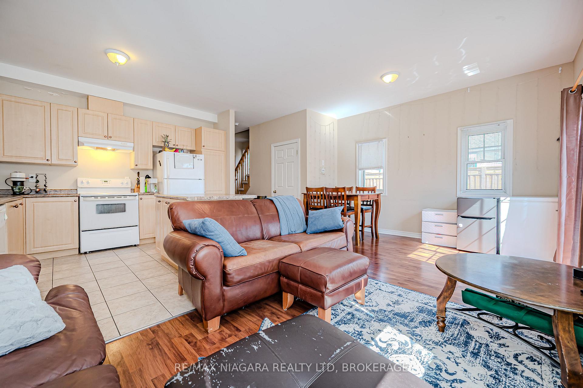 Photo 16 of 33B Pinecrest Avenue, St. Catharines, Burleigh Hill — HOMEH
