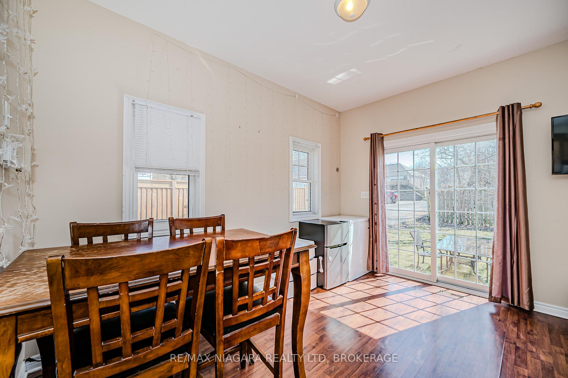 Photo 17 of 33B Pinecrest Avenue, St. Catharines, Burleigh Hill — HOMEH