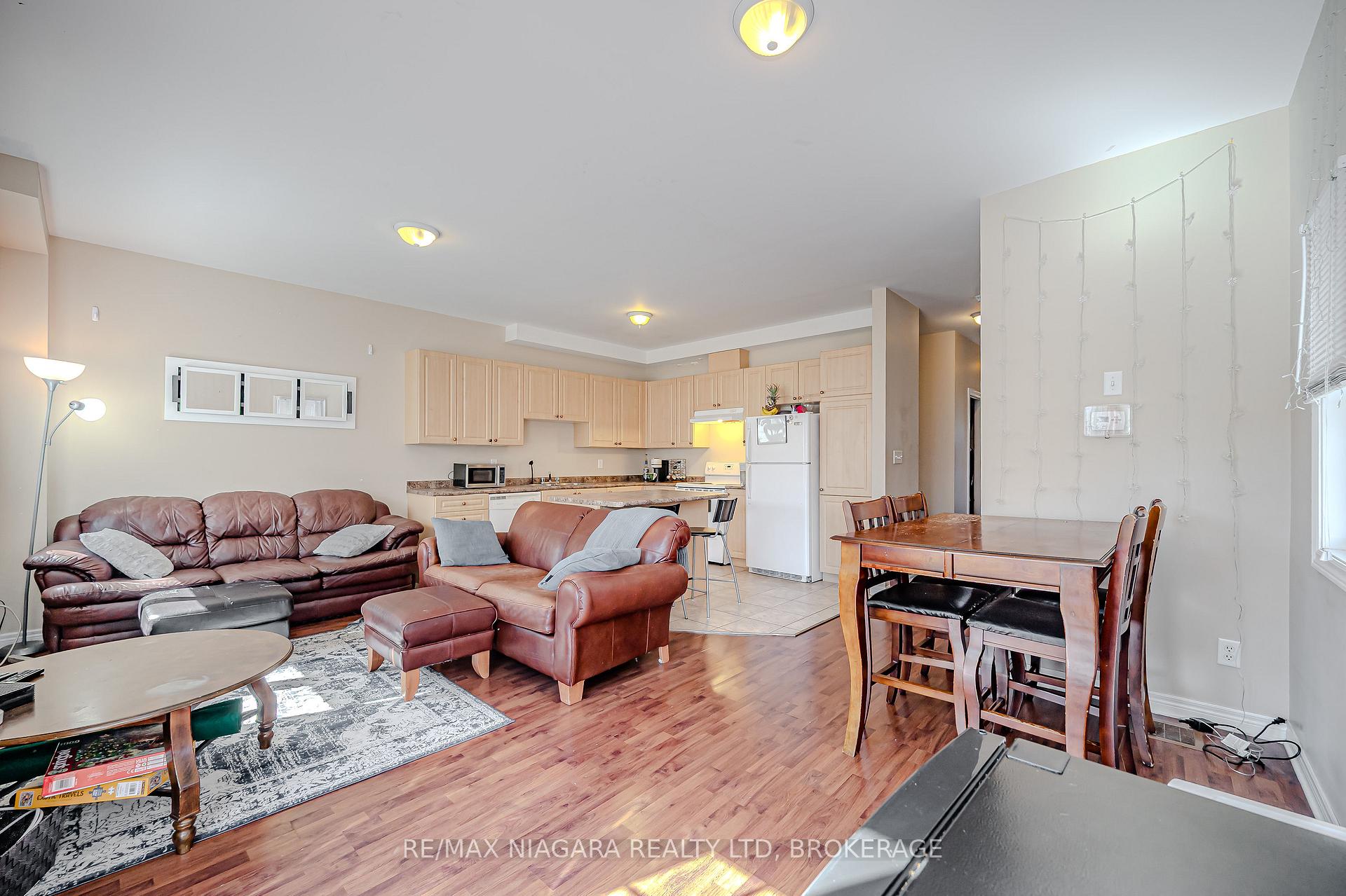 Photo 18 of 33B Pinecrest Avenue, St. Catharines, Burleigh Hill — HOMEH
