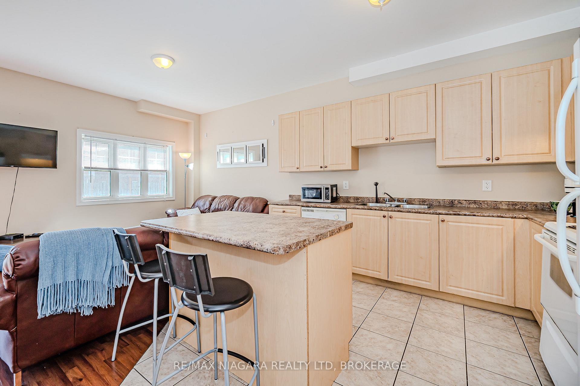 Photo 19 of 33B Pinecrest Avenue, St. Catharines, Burleigh Hill — HOMEH