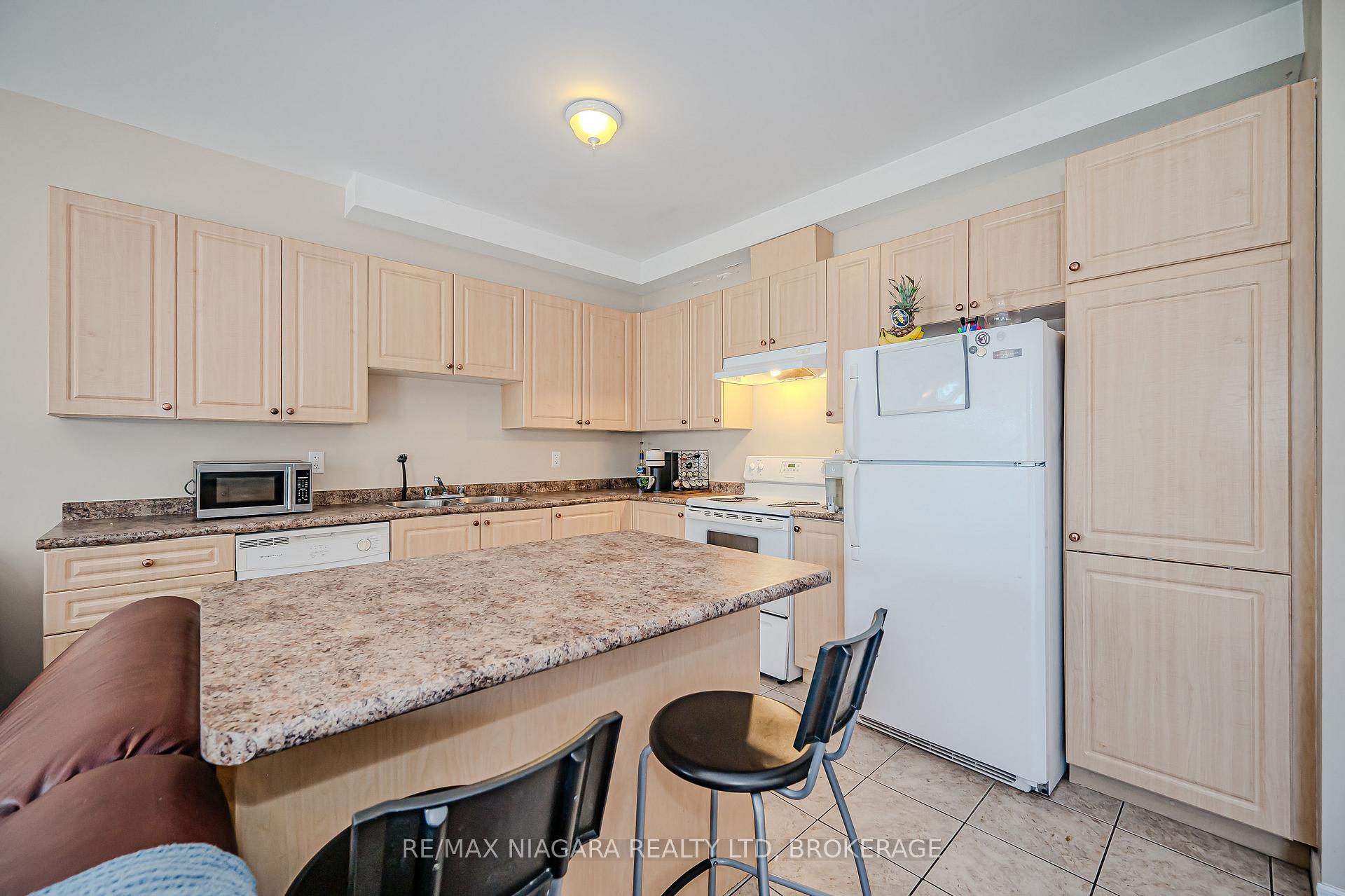 Photo 20 of 33B Pinecrest Avenue, St. Catharines, Burleigh Hill — HOMEH
