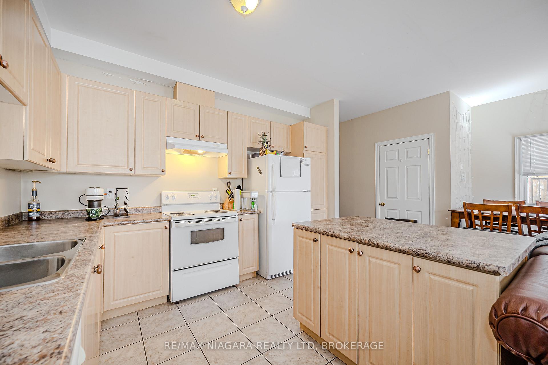 Photo 21 of 33B Pinecrest Avenue, St. Catharines, Burleigh Hill — HOMEH