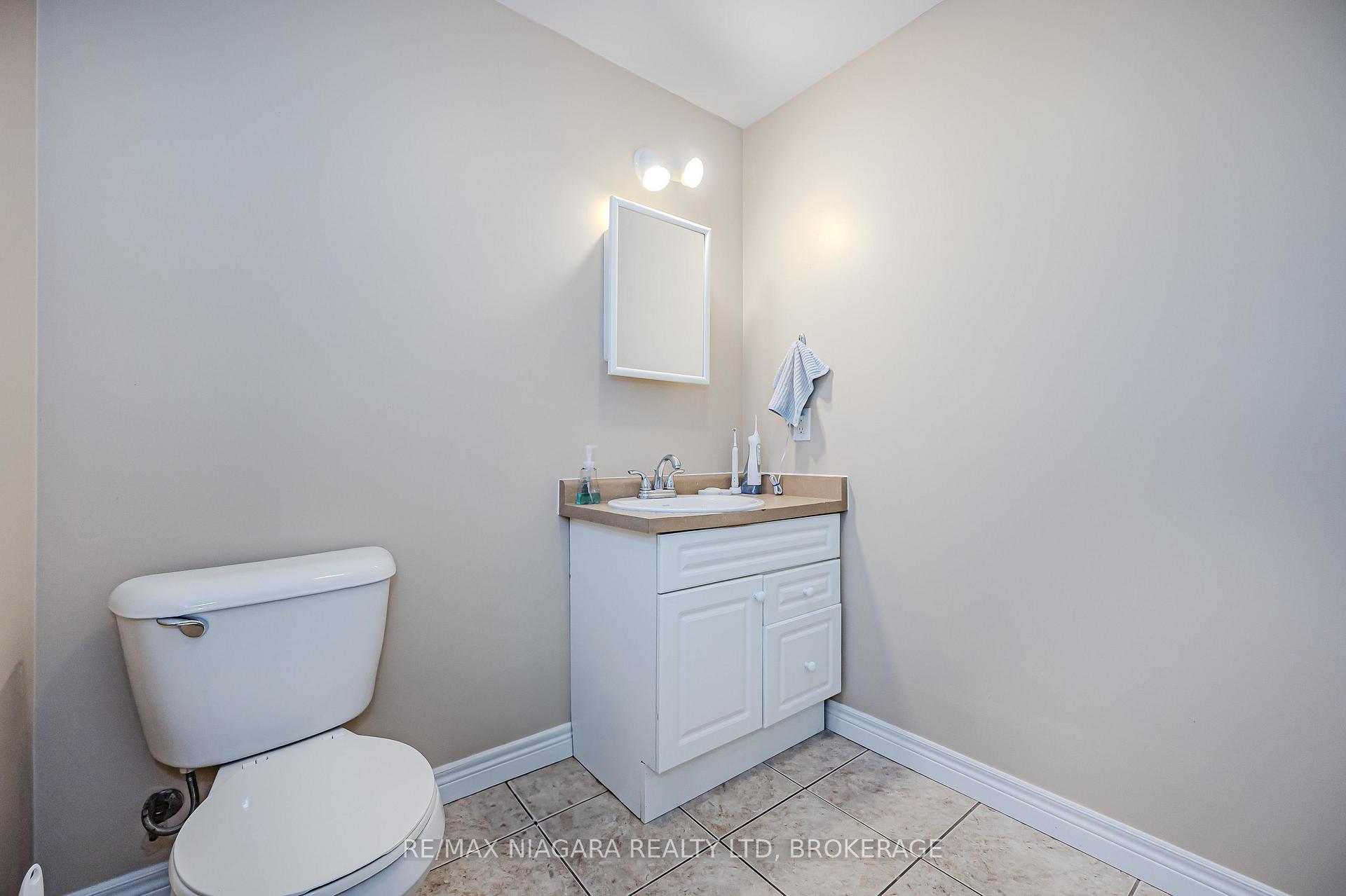 Photo 38 of 33B Pinecrest Avenue, St. Catharines, Burleigh Hill — HOMEH