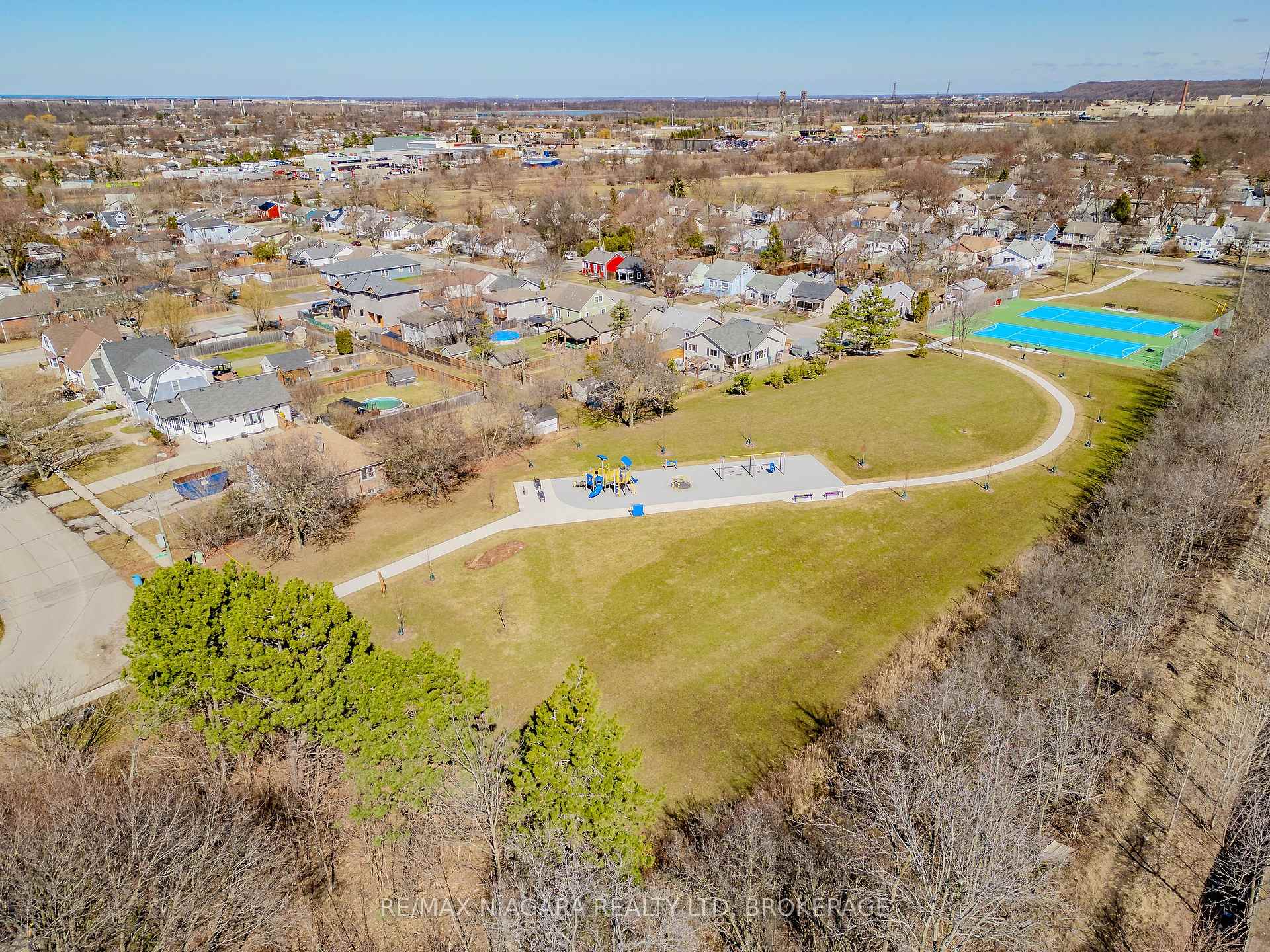 Photo 44 of 33B Pinecrest Avenue, St. Catharines, Burleigh Hill — HOMEH