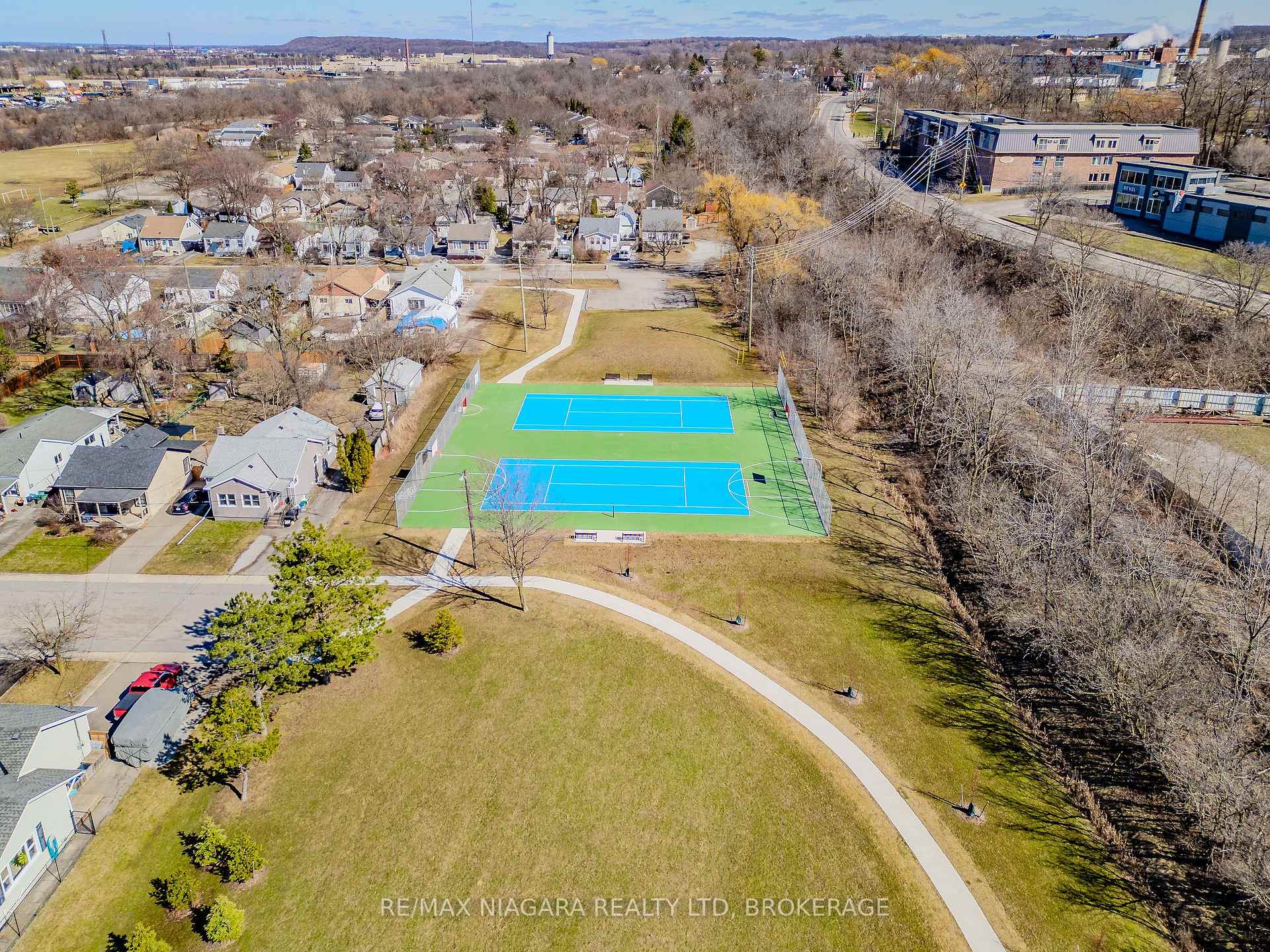 Photo 45 of 33B Pinecrest Avenue, St. Catharines, Burleigh Hill — HOMEH