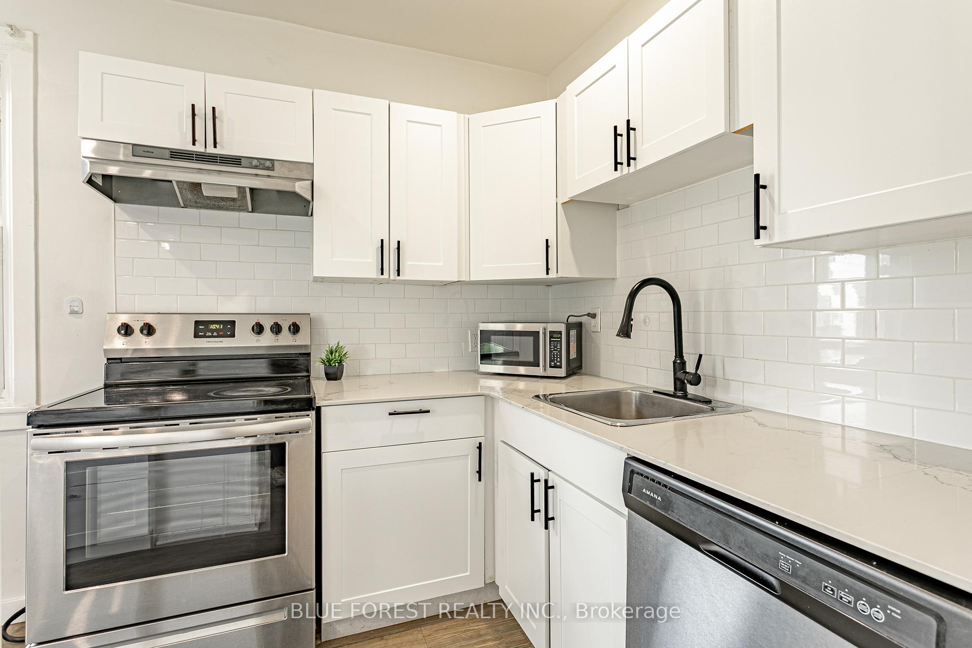 Photo 3 of 19 Cypress Street, St. Thomas — HOMEH