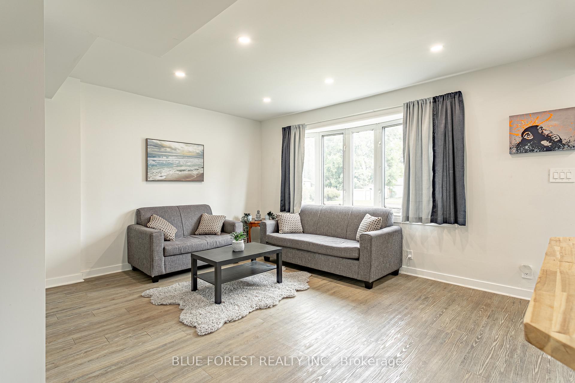 Photo 5 of 19 Cypress Street, St. Thomas — HOMEH