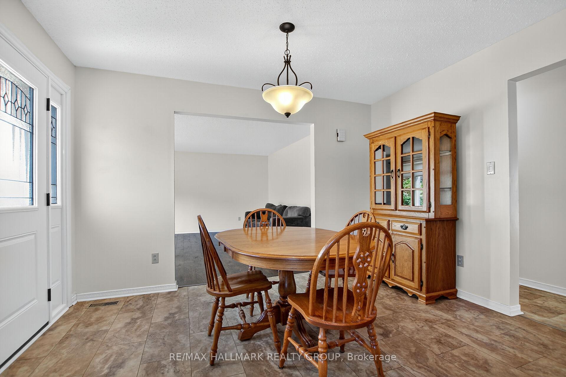 Photo 8 of 40 Colonel Murray Street, Ottawa, Richmond — HOMEH