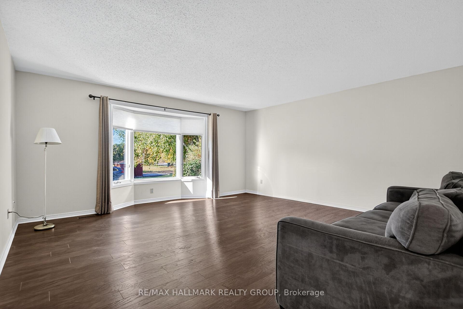 Photo 11 of 40 Colonel Murray Street, Ottawa, Richmond — HOMEH