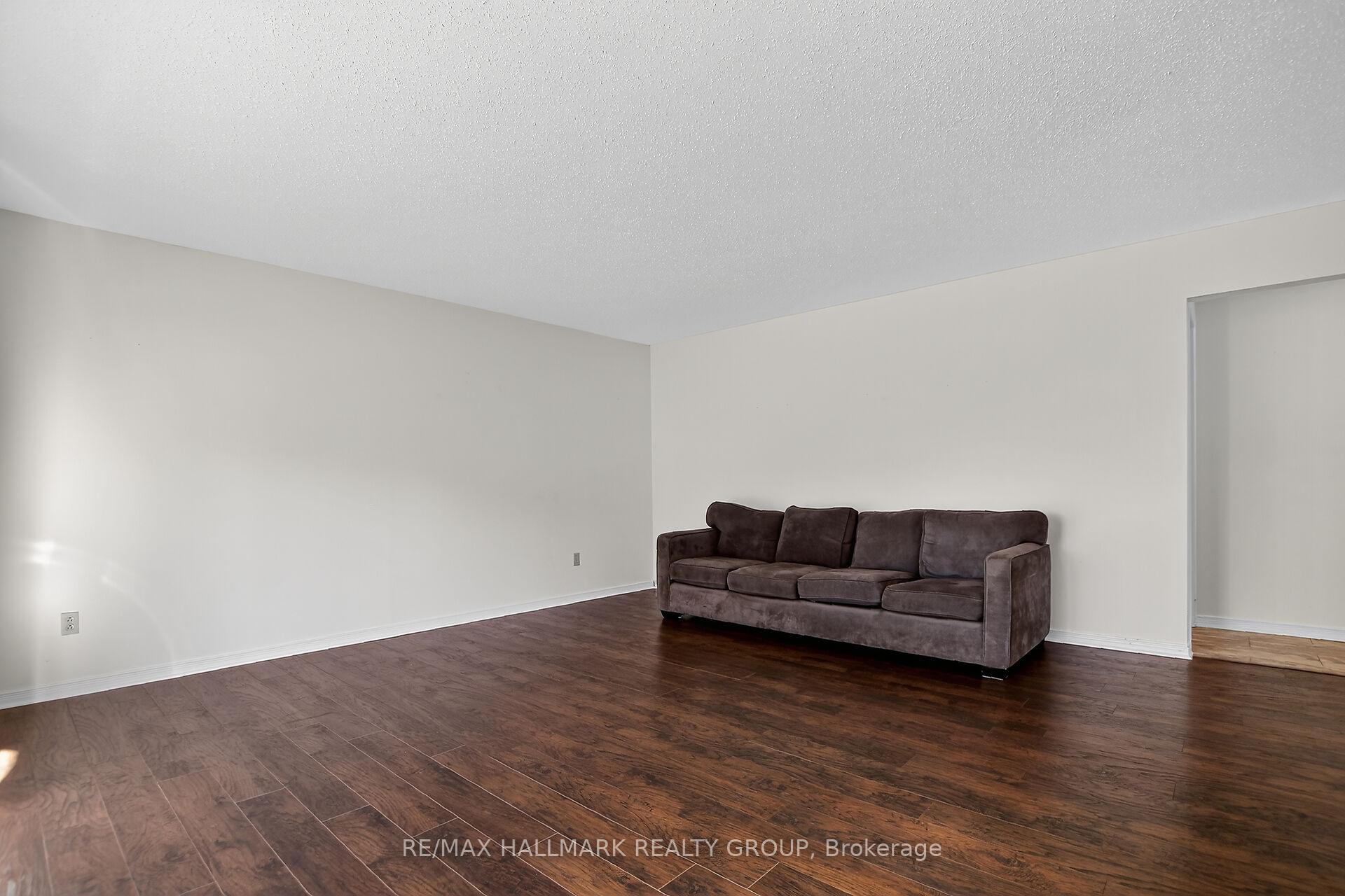 Photo 12 of 40 Colonel Murray Street, Ottawa, Richmond — HOMEH