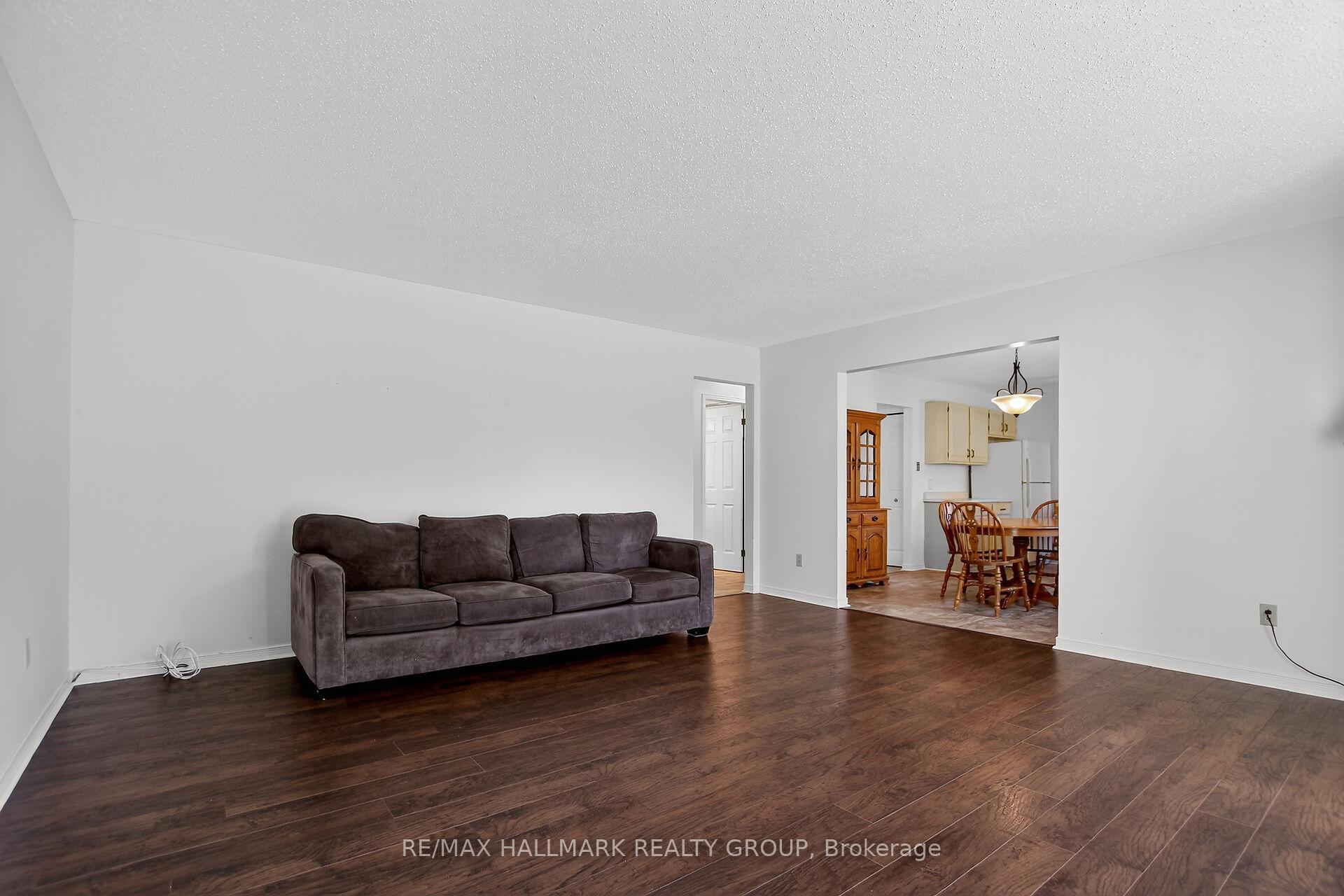 Photo 13 of 40 Colonel Murray Street, Ottawa, Richmond — HOMEH