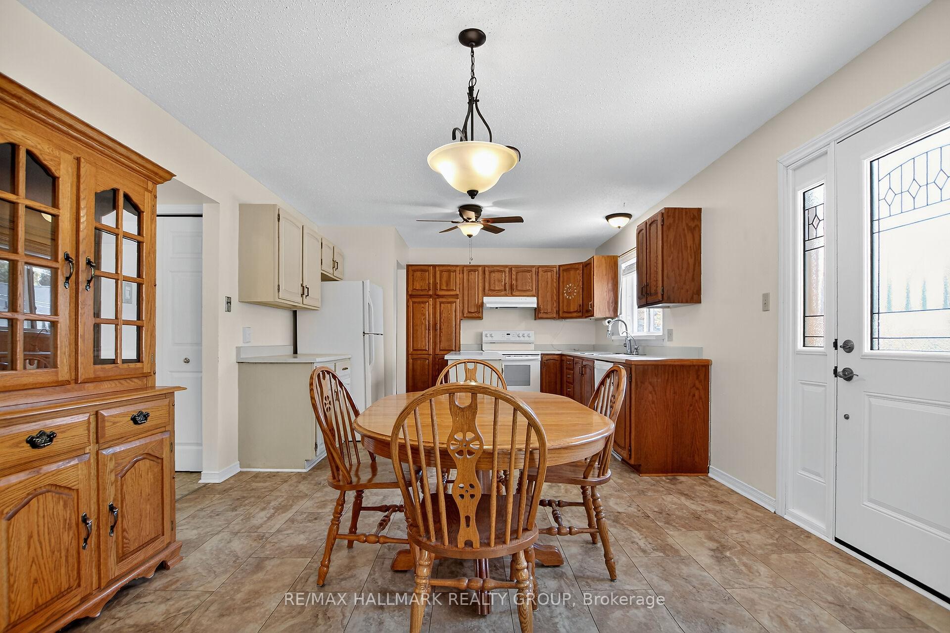Photo 15 of 40 Colonel Murray Street, Ottawa, Richmond — HOMEH
