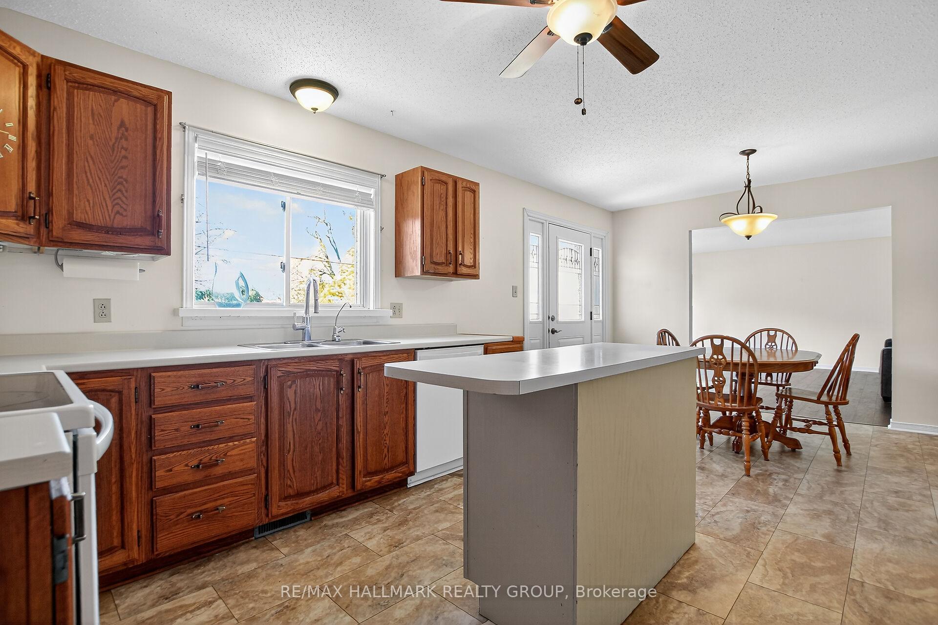 Photo 19 of 40 Colonel Murray Street, Ottawa, Richmond — HOMEH