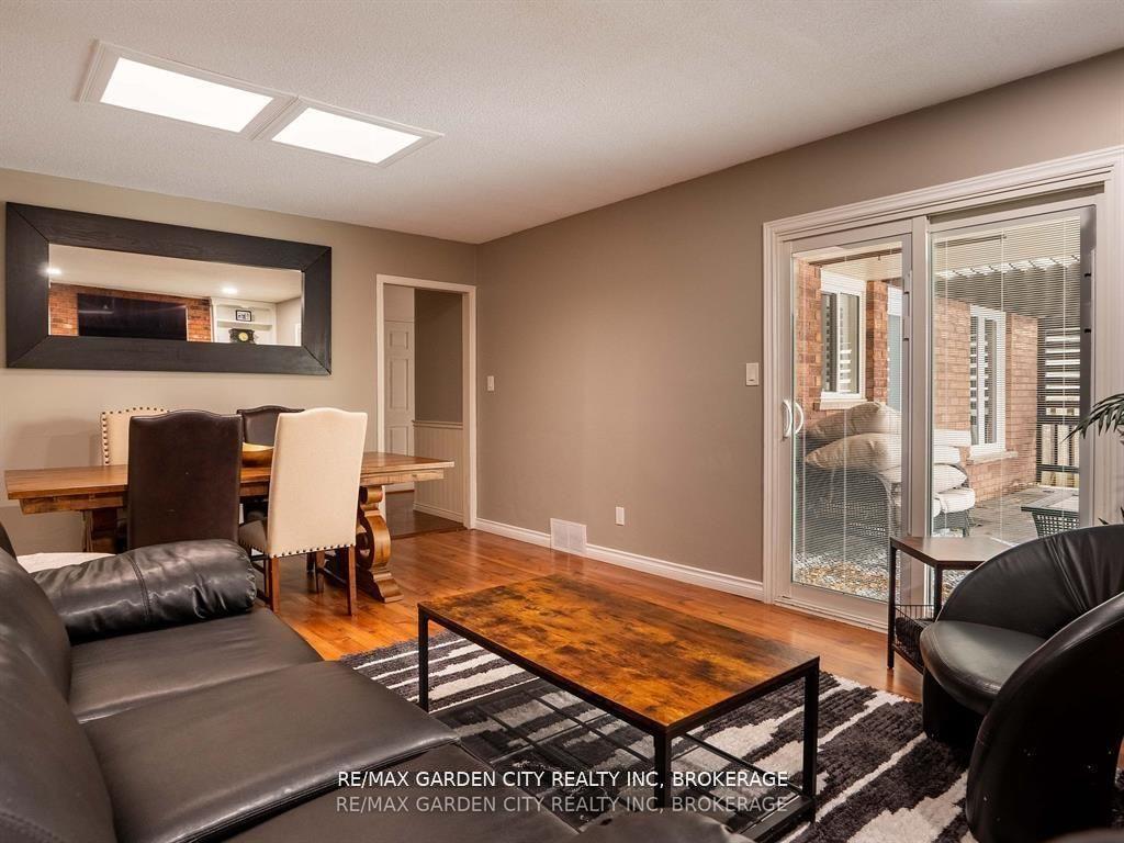Photo 13 of 11 Vintage Crescent, St. Catharines, Ridley — HOMEH