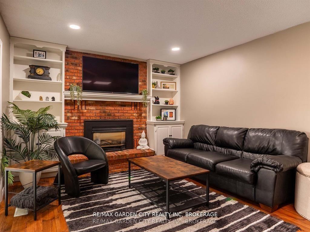 Photo 14 of 11 Vintage Crescent, St. Catharines, Ridley — HOMEH