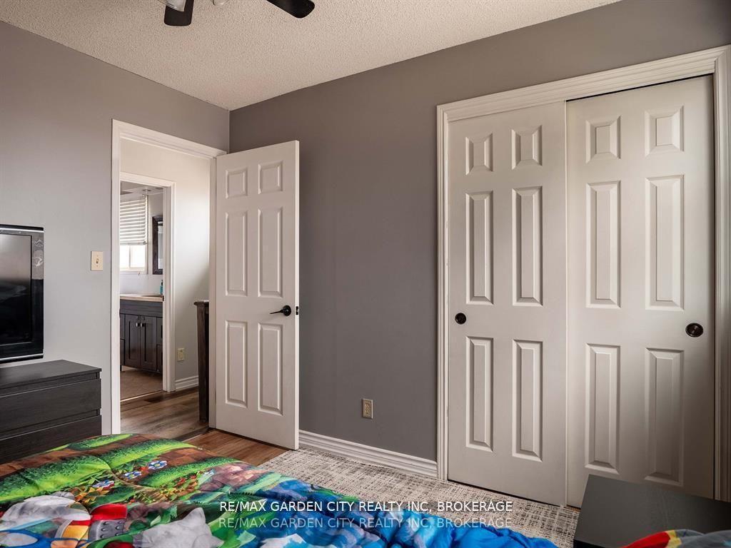 Photo 20 of 11 Vintage Crescent, St. Catharines, Ridley — HOMEH