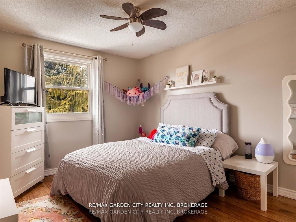 Photo 21 of 11 Vintage Crescent, St. Catharines, Ridley — HOMEH