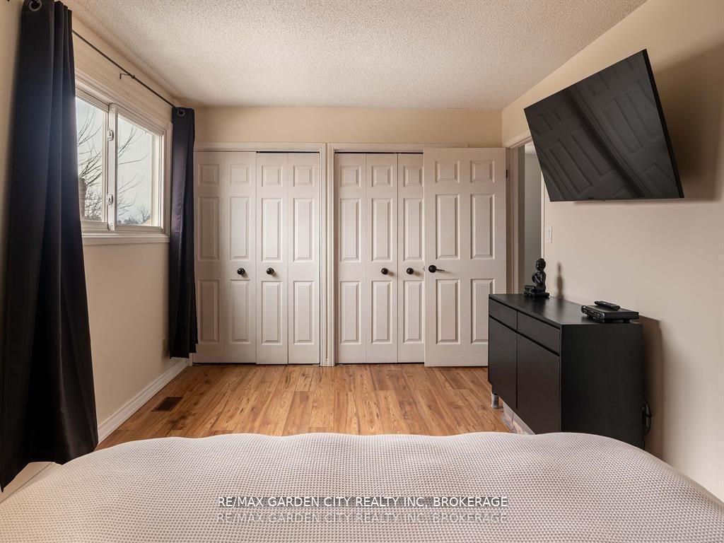 Photo 24 of 11 Vintage Crescent, St. Catharines, Ridley — HOMEH