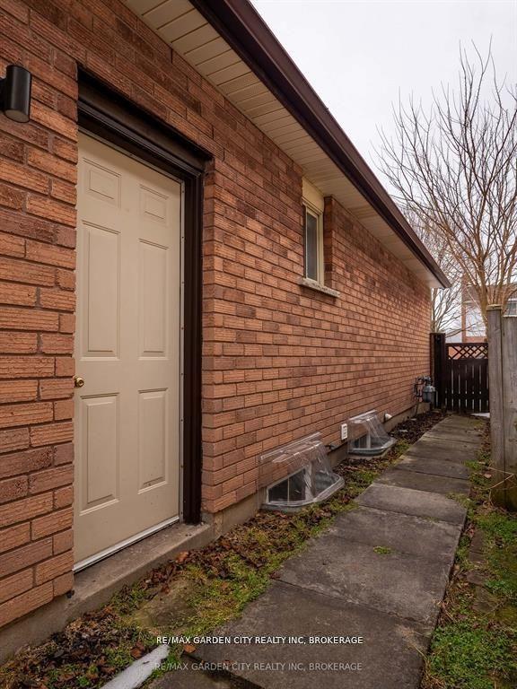 Photo 37 of 11 Vintage Crescent, St. Catharines, Ridley — HOMEH