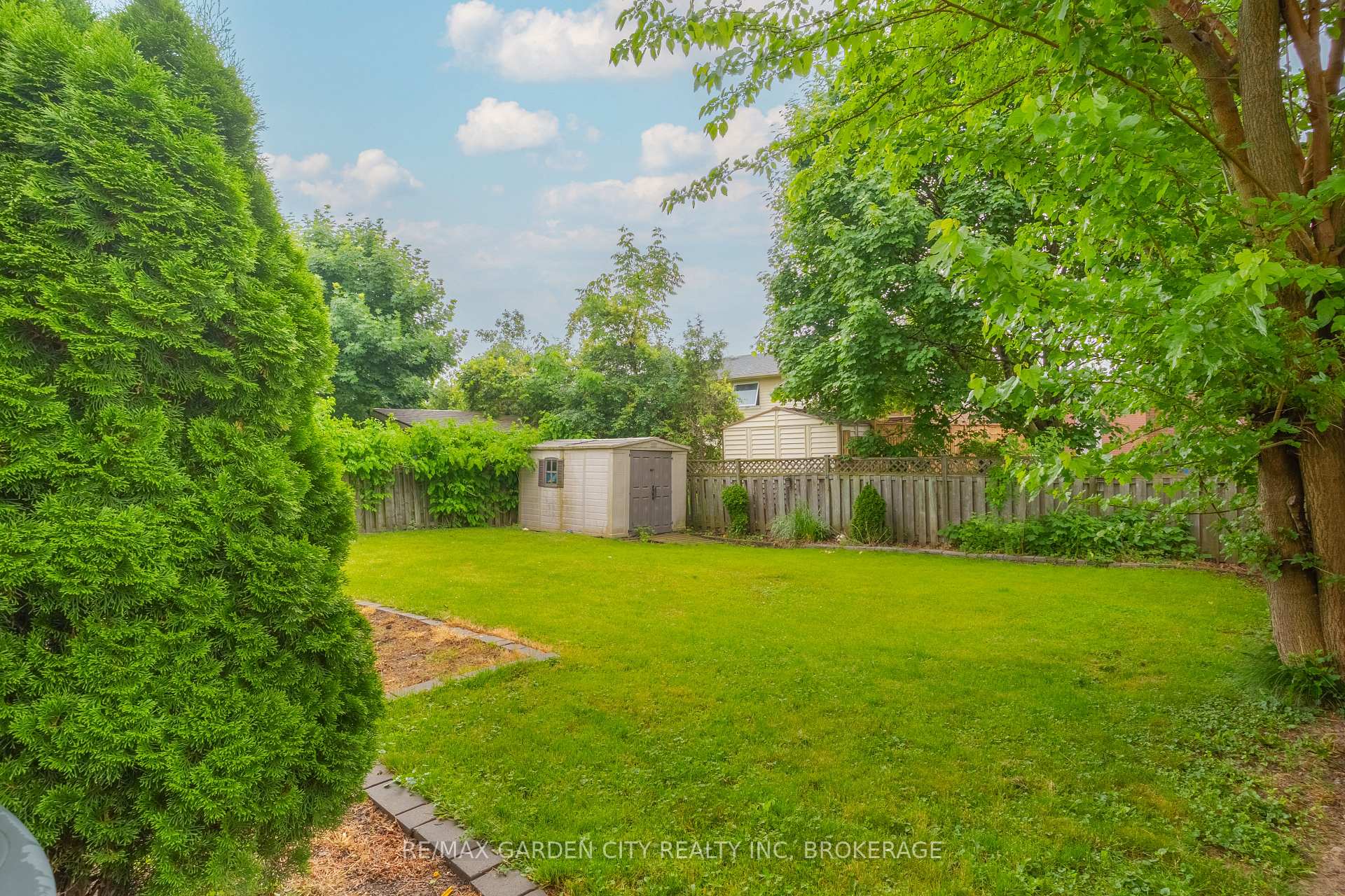 Photo 40 of 11 Vintage Crescent, St. Catharines, Ridley — HOMEH