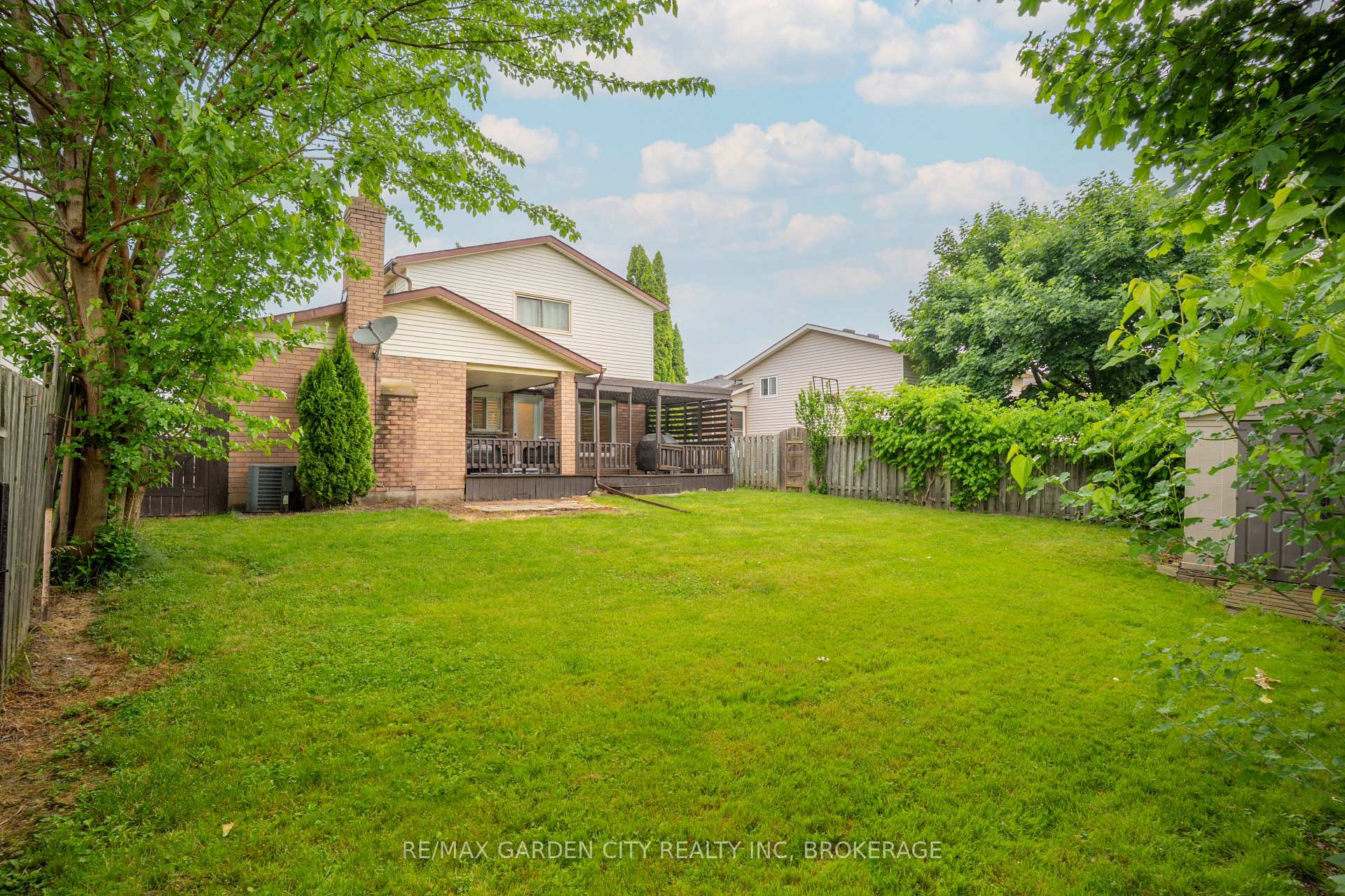 Photo 41 of 11 Vintage Crescent, St. Catharines, Ridley — HOMEH