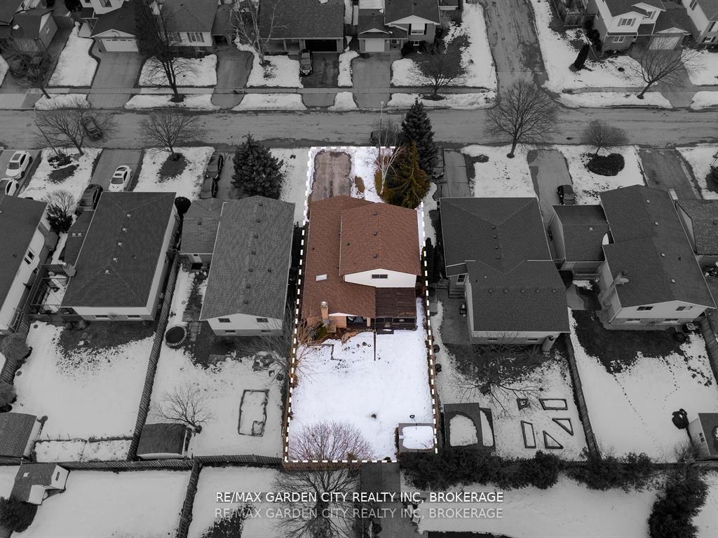 Photo 44 of 11 Vintage Crescent, St. Catharines, Ridley — HOMEH